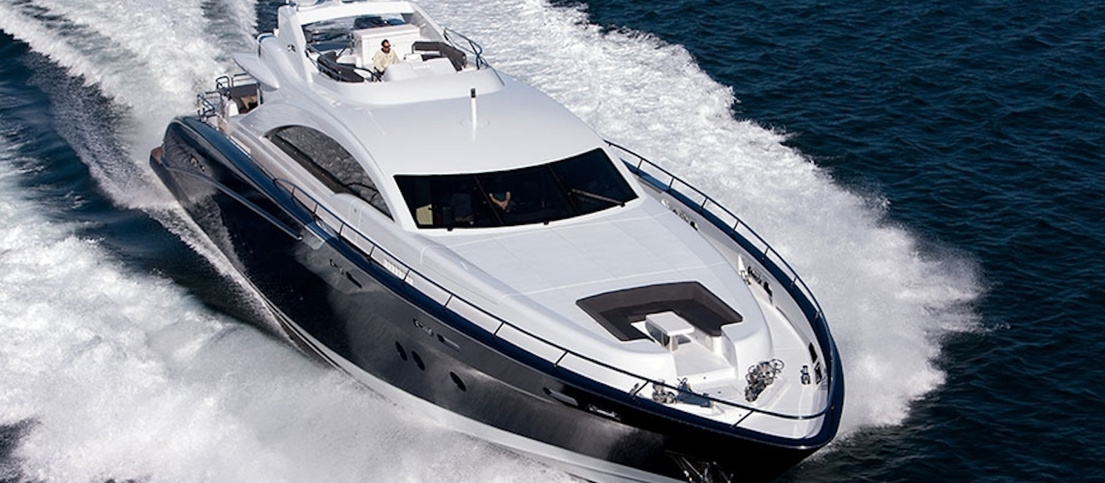 luxury yacht hire whitsundays