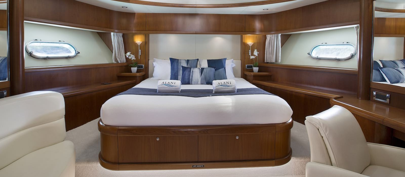 Master Stateroom on Alani luxury boat hire