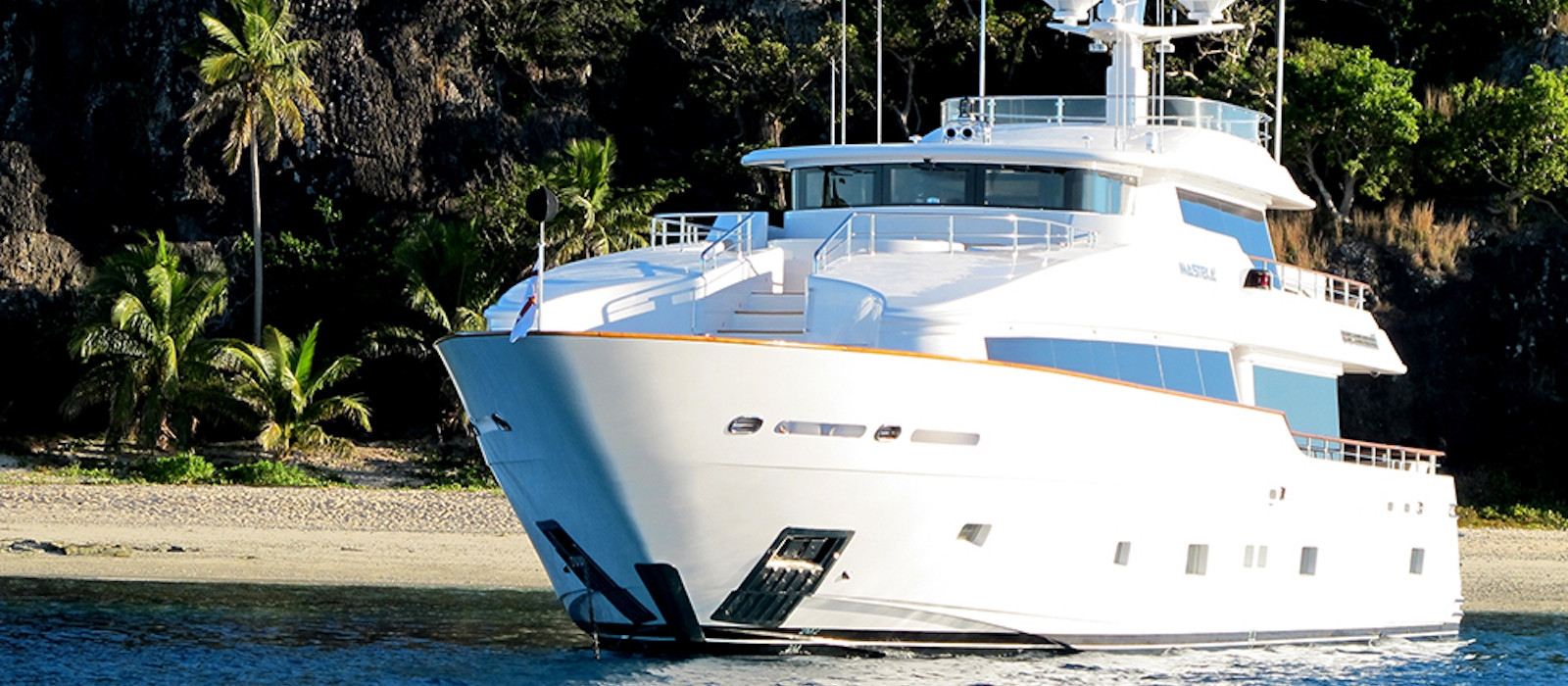 luxury boat hire on Masteka II bow view
