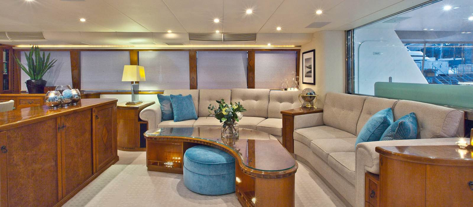 Lounge on Oscar II superyacht hire
