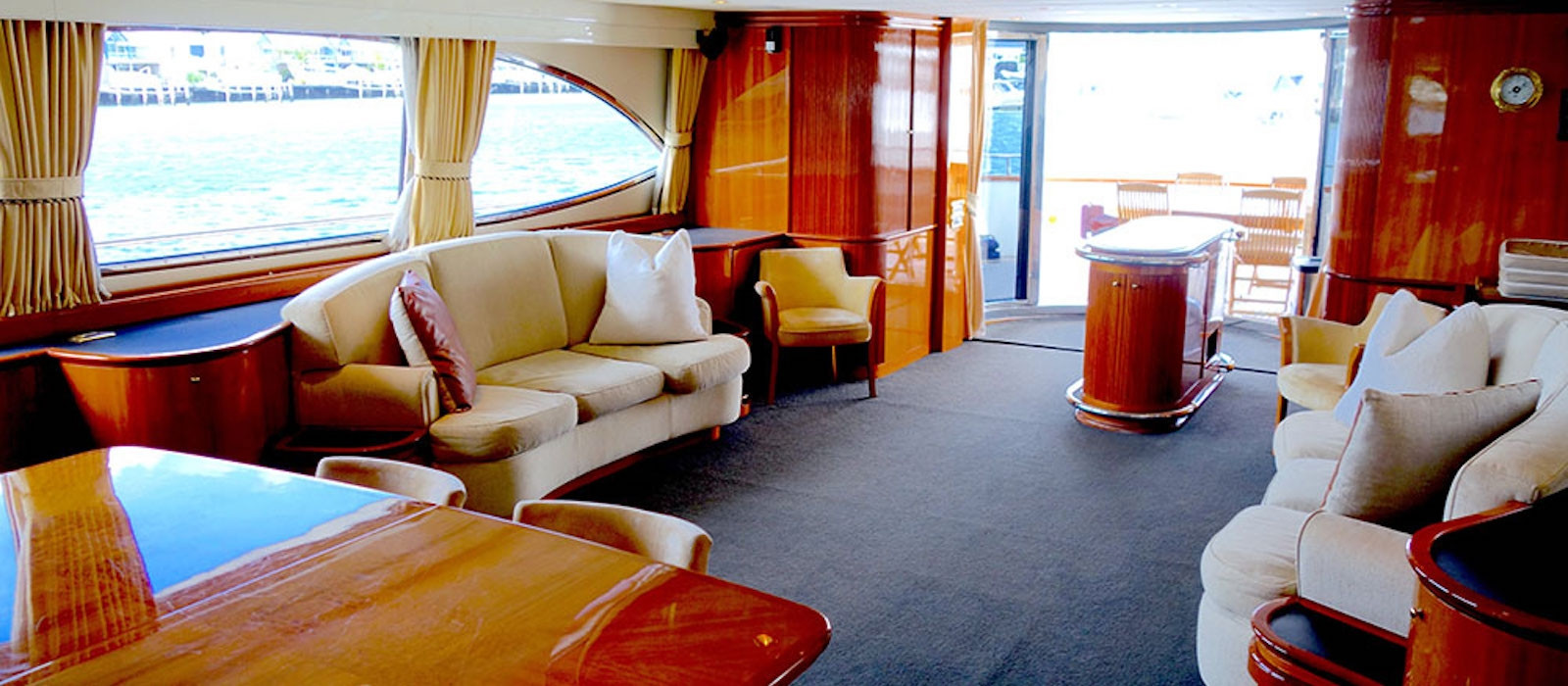 luxury boat hire on Lady Pamela main saloon
