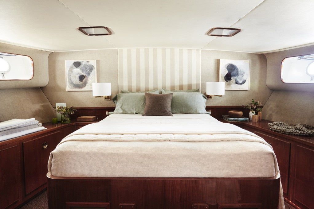 luxury boat hire on Hiilani master stateroom