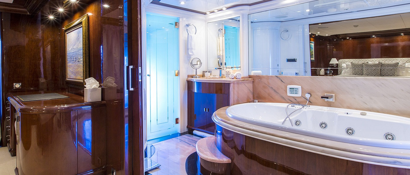 Main bathroom on Silent World Luxury boat hire Whitsundays