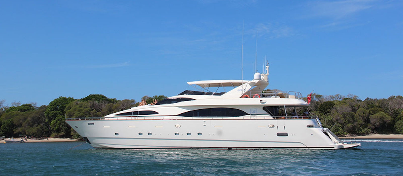 luxury boat hire on Lady Pamela side panoramic view